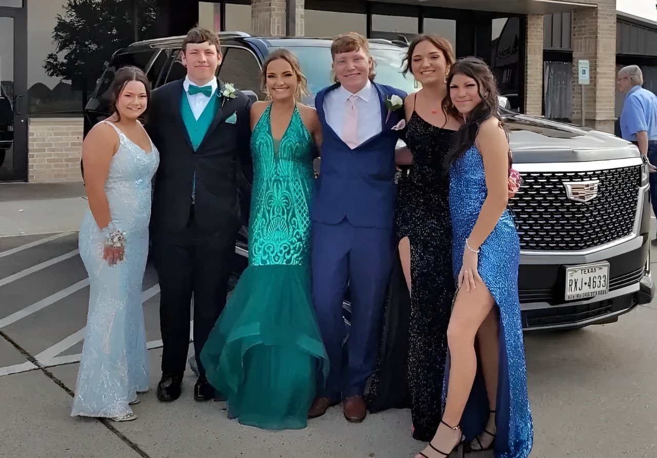 Prom-Limo-Service-e1742383046842 (1)