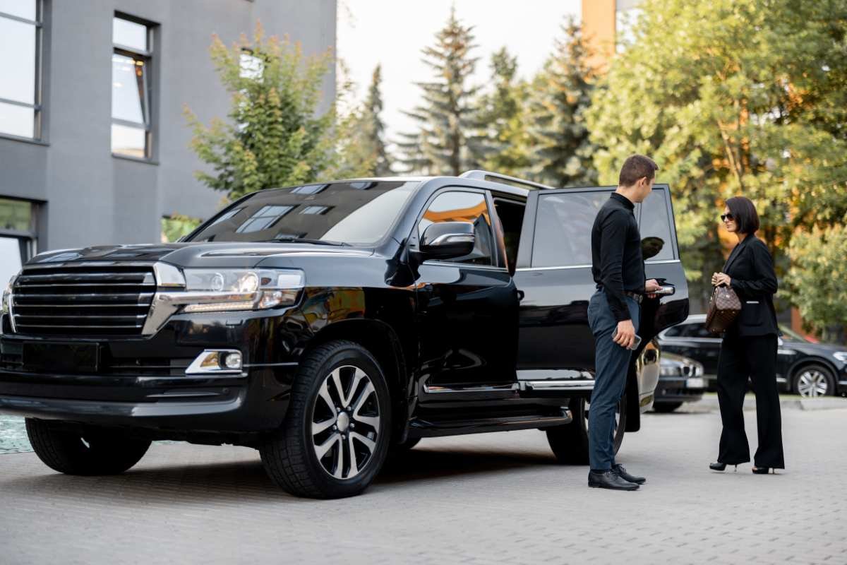Fly First Class with Our Airport Limo Service Houston 